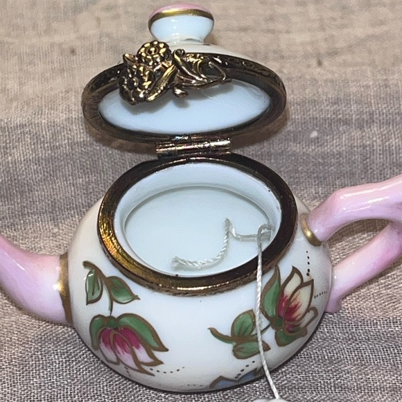 Rochard Limoges - Porcelain Teapot Tulips Limoges Box - Picture 7 of 10